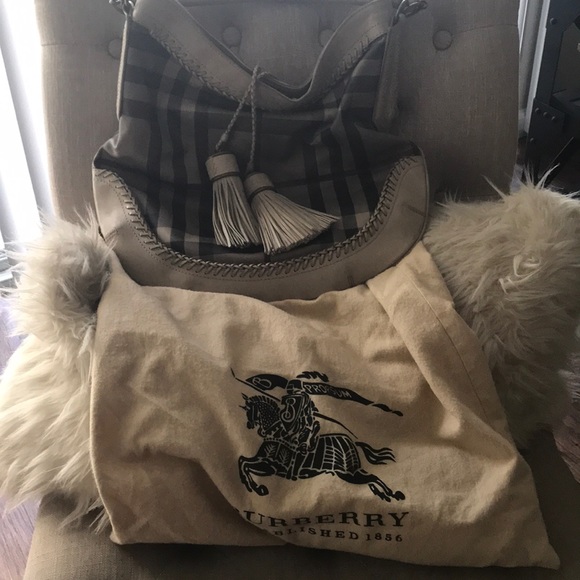 Burberry bag - Picture 1 of 2